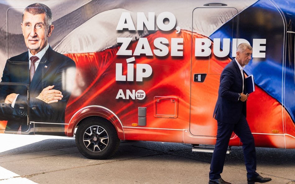 Były premier Czeh Andrej Babiš przed wiecem wyborczym w Ostrawie. „Tak, znów będzie lepiej” – głosi 