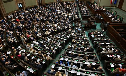 Posłowie na sali plenarnej Sejmu