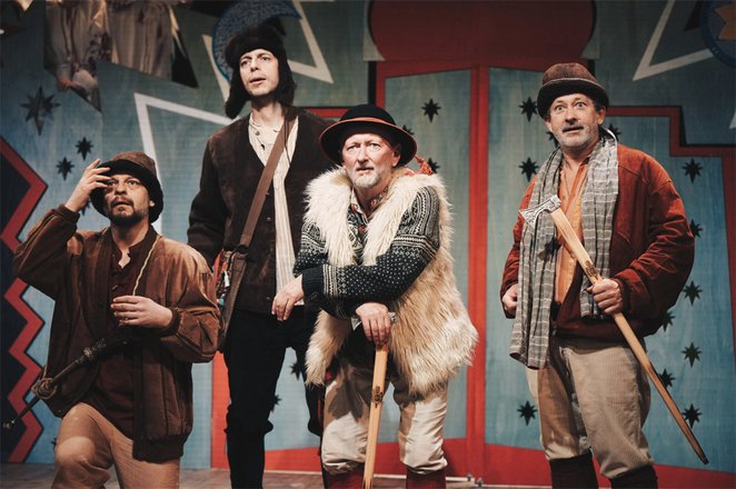 „Stara–Nowa Pastorałka” to spektakl, który przywraca sens wspólnego kolędowania, łącząc słowo, muzyk