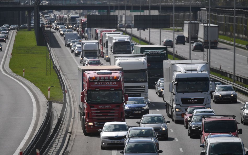 Szybkie drogi się zatykają. Najbardziej zatłoczone odcinki. S8 z rekordem