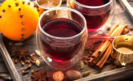 Grzane wino ociepla zimowe wieczory.