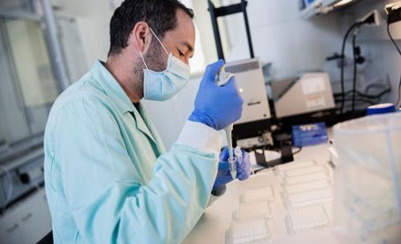 Witold M. Orłowski: Szczepionka nadziei i obaw