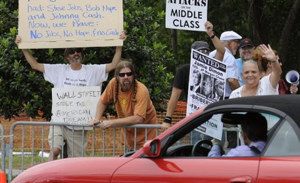 Protest przeciwko wysokim odprawom w JP Morgan