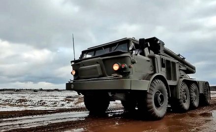 System artylerii rakietowej BM-27 Uragan w czasie wspólnych ćwiczeń wojsk Rosji i Białorusi