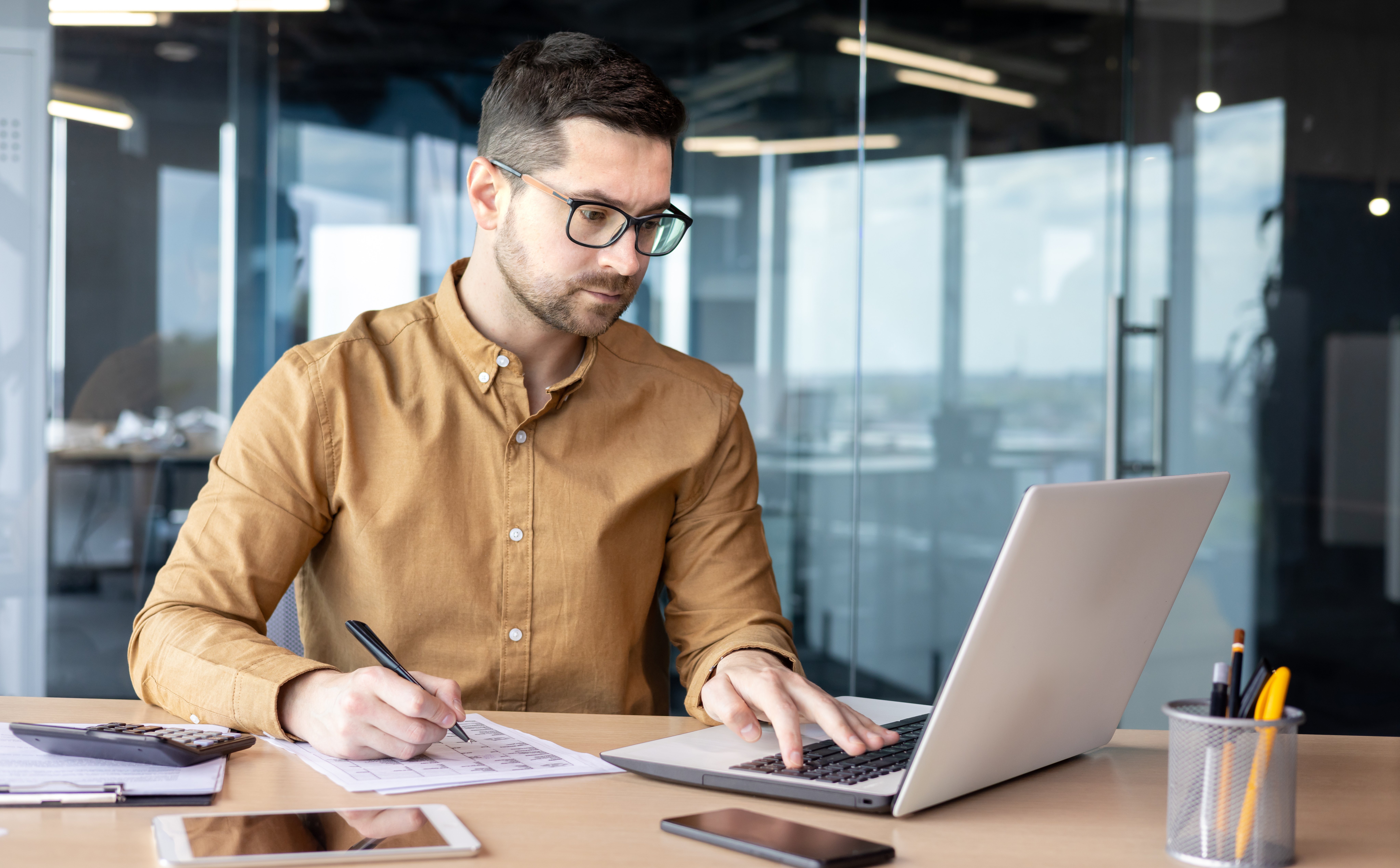 Niezbędnik przedsiębiorcy: KSeF * ulga w PIT na składkę zdrowotną * ulga termomodernizacyjna * kasowy PIT * ulga na żonierza