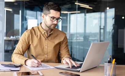 Niezbędnik przedsiębiorcy: KSeF * ulga w PIT na składkę zdrowotną * ulga termomodernizacyjna * kasow