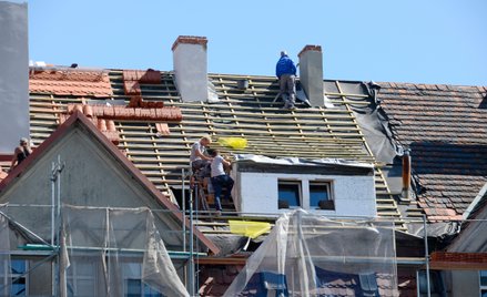 W 2023 r. deweloperzy zaczęli budować 114,5 tys. mieszkań i domów, Kowalscy 69,6 tys. Społeczne czyn