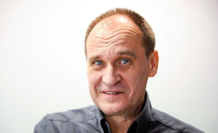 Paweł Kukiz, któremu nie brakuje instynktu showmana, próbuje na nowo odnaleźć się w sytuacji