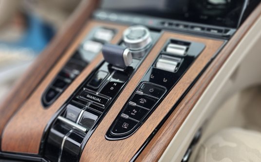 Aston Martin DB12 Volante