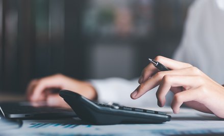 Kredytobiorcy wydają raty o co najmniej kilkadziesiąt procent więcej niż przed wybuchem inflacji