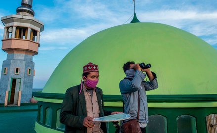 Surabaja w Indonezji (w tym kraju mieszka 230 mln muzułmanów). Ramadan zaczyna się, gdy księżyc wcho