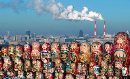 Pogodny, mroźny dzień, stragan na Worobiowych (Wróblich) Wzgórzach z widokiem na Moskwę. Większość t