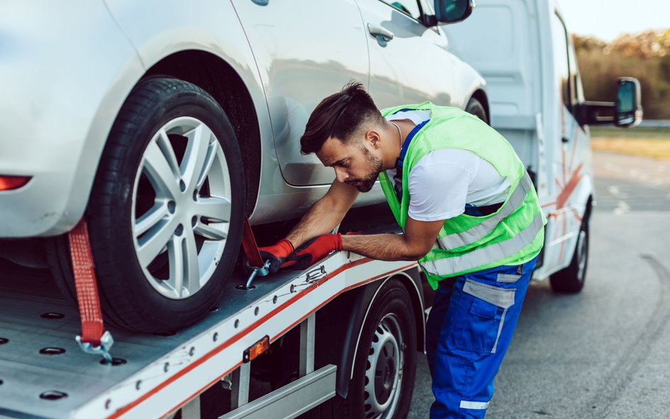 Awarie, kolizje, klątwa faraona. W wakacje częściej wzywaliśmy pomoc assistance