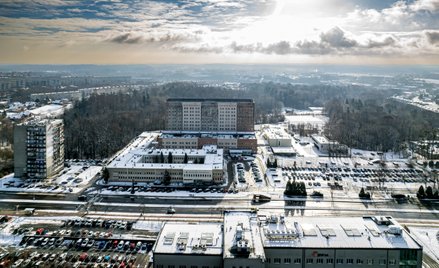 Szpital wojewódzki w Jastrzębiu-Zdroju zimą