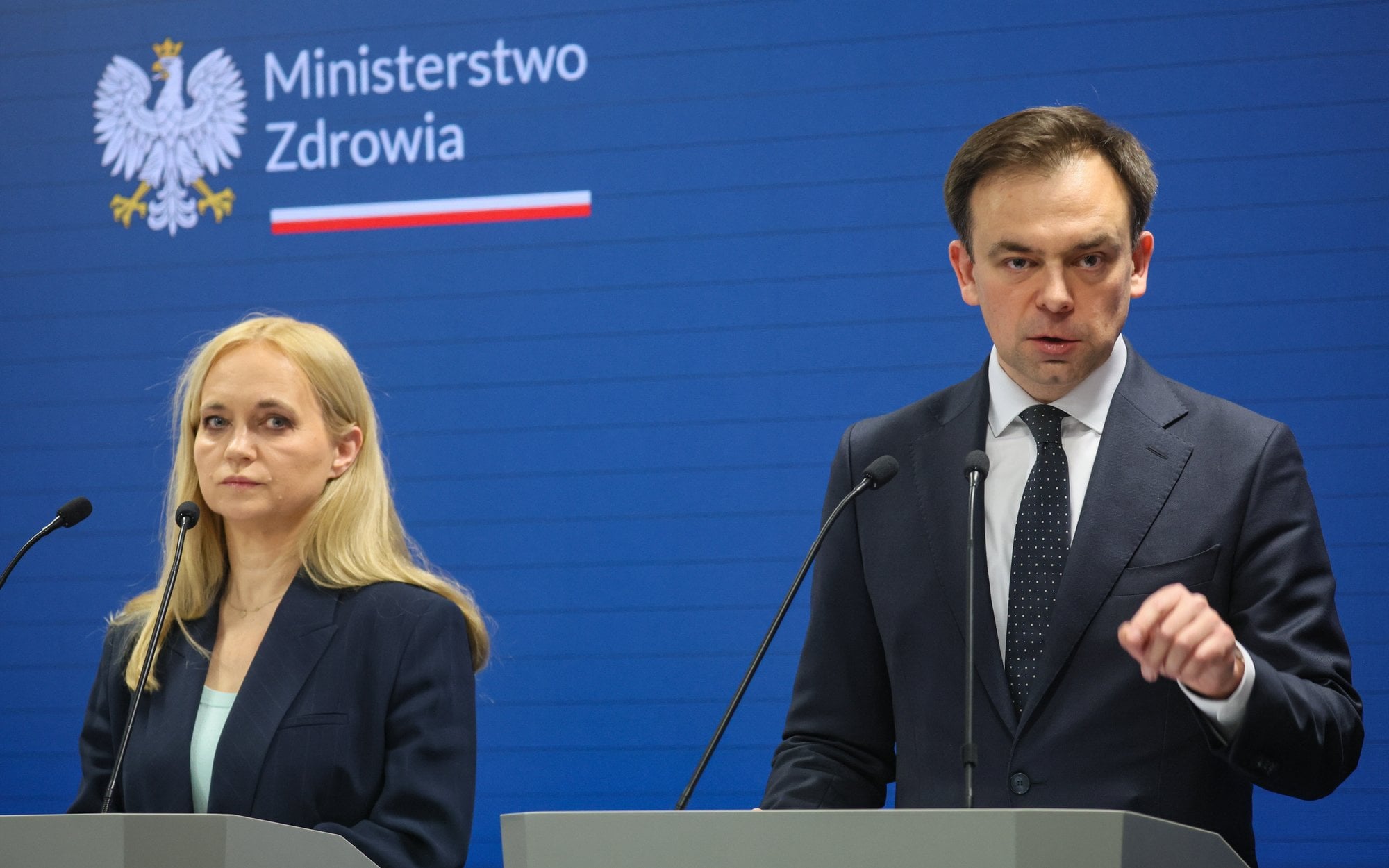 Rząd reaguje na wyrok ws. szczepionek. Minister finansów: rachunek na prawie 6 mld zł za partactwo PiS