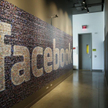Facebook inwestuje 0,5 mld dol. w centrum zasilane wiatrem