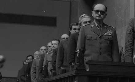 Można sobie wyobrazić, że Amerykanie porywają generała Jaruzelskiego (na zdjęciu z 1982 r. pierwszy 