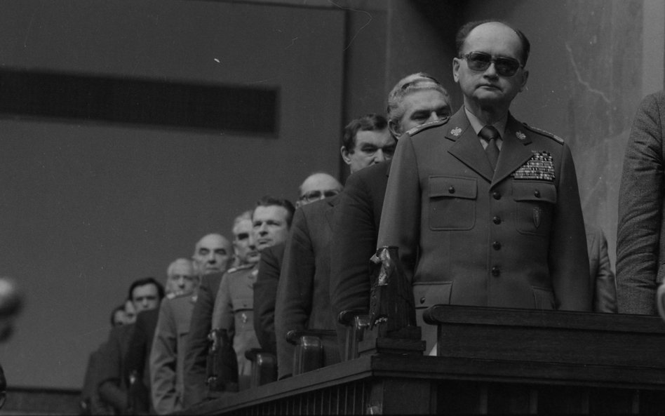 Można sobie wyobrazić, że Amerykanie porywają generała Jaruzelskiego (na zdjęciu z 1982 r. pierwszy 