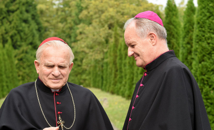 Poziom Teatru TV obniżało upolitycznienie, schlebianie politykom, kiczowate portrety ludzi Kościoła.