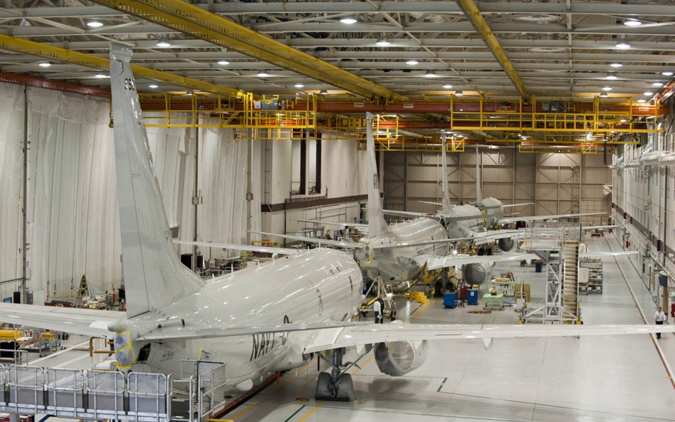 Montaż końcowy samolotów patrolowych Boeing P-8A Posiedon. Fot./Boeing.