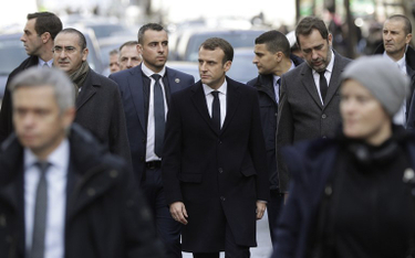 Bielecki: Macron. Pan zegarów korzy się przed ludem