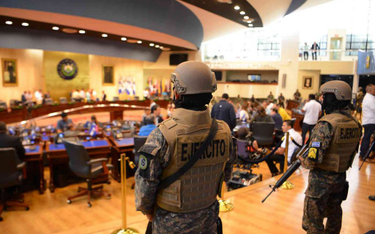 Salwador: Prezydent z żołnierzami okupował parlament