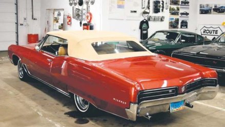 Kabriolet ma ponad 5,5 metra długości i 2 metry szerokości.