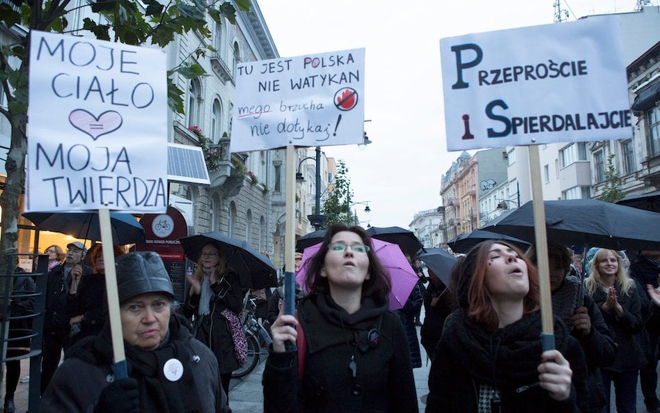 Kobiety wychodzą na ulice przeciw całkowitemu zakazowi aborcji