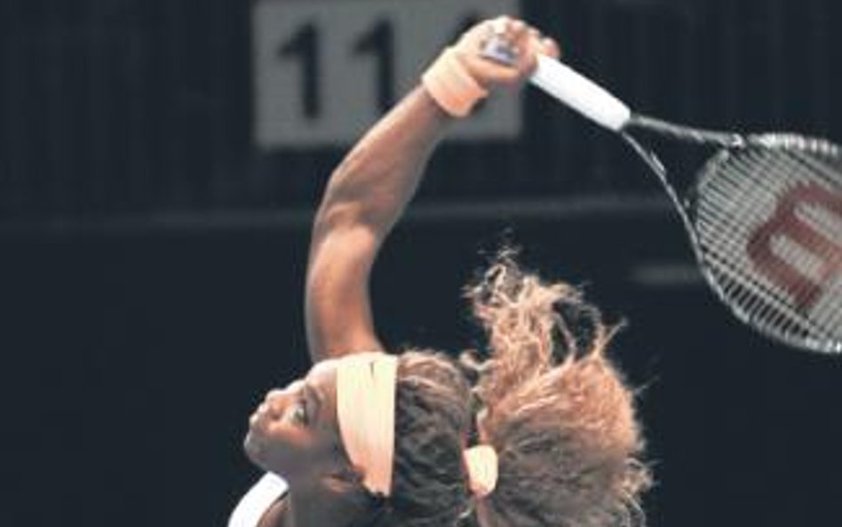 Serena Jameka Williams potrafi bić na korcie Agnieszkę Isię Radwańską, ale śpiewać nie potrafi.
