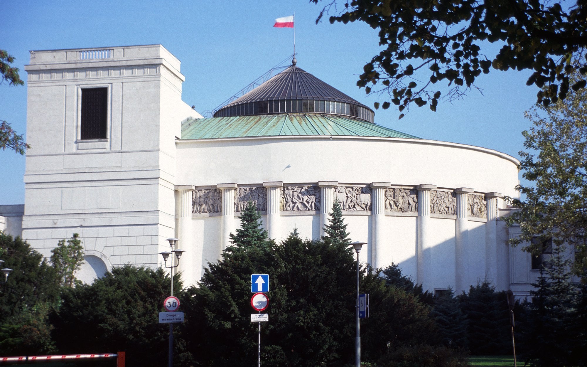 Tyle posłowie wydają w sejmowych restauracjach. Widać skutki zakazu sprzedaży alkoholu