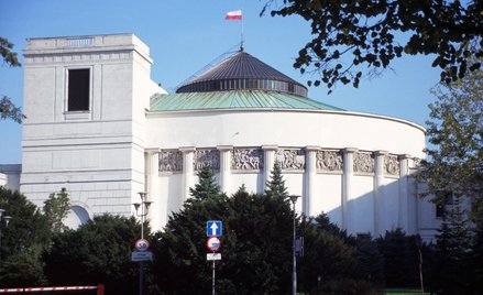 Po wprowadzeniu zakazu sprzedaży alkoholu, posłowie wydają mniej w sejmowych restauracjach