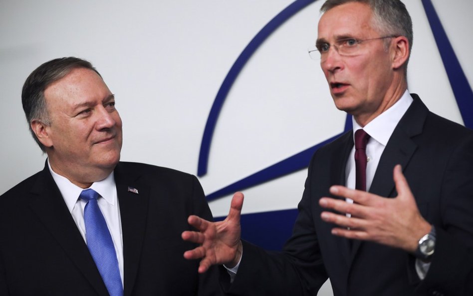 Mike Pompeo i Jens Stoltenberg