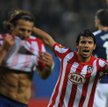 Diego Forlan i Sergio Aguero cieszą się po strzeleniu pierwszej bramki