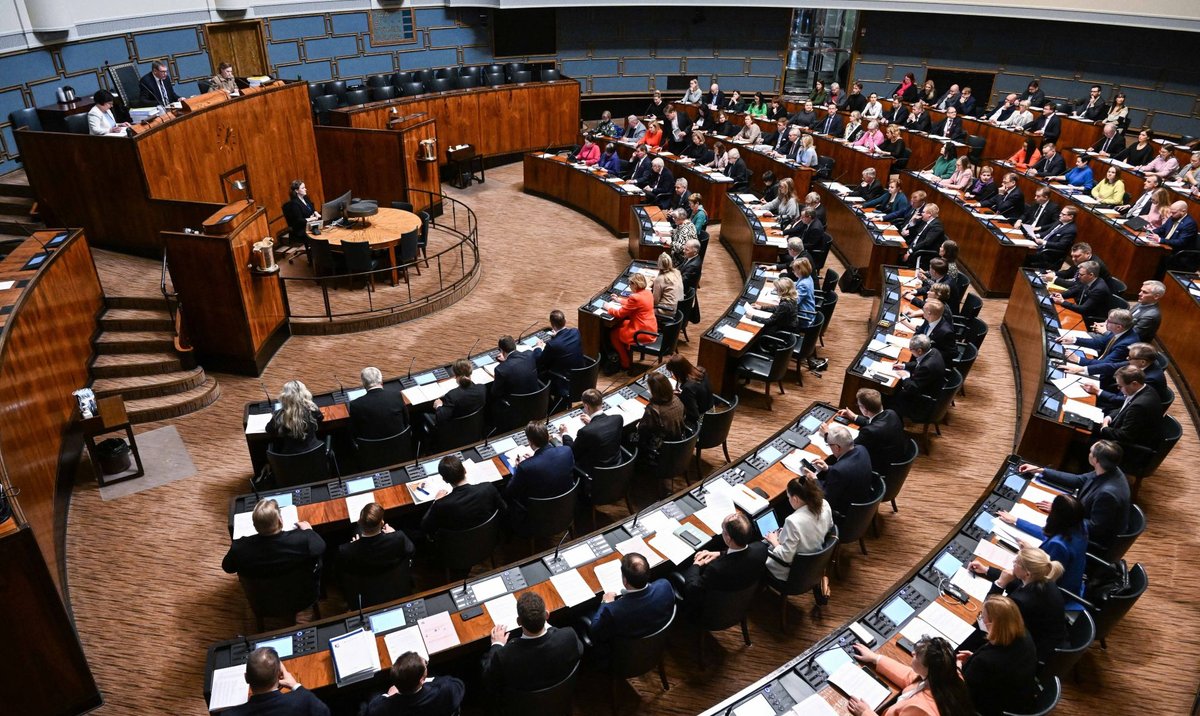 Finlandia: Spadkobiercy komunistów głosowali przeciw członkostwu w NATO