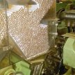 W tej odkrytej w maju nielegalnej wytwórni pod Warszawą policjanci z CBŚP znaleźli 7 mln papierosów.