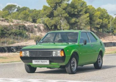 Pierwszy autorski projekt hiszpańskiej marki to nietuzinkowy 1200 Sport znany jako „Bocanegra”, czyl