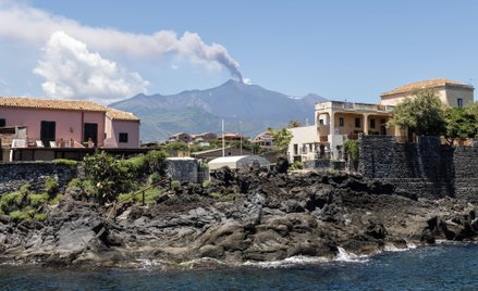 Erupcja wulkanu spowodowała zamknięcie lotniska