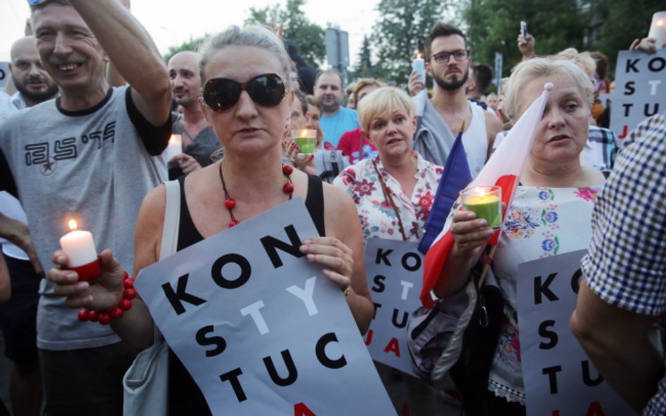 Naukowiec z UMCS o protestujących: Ja bym kazał strzelać do tego bydła