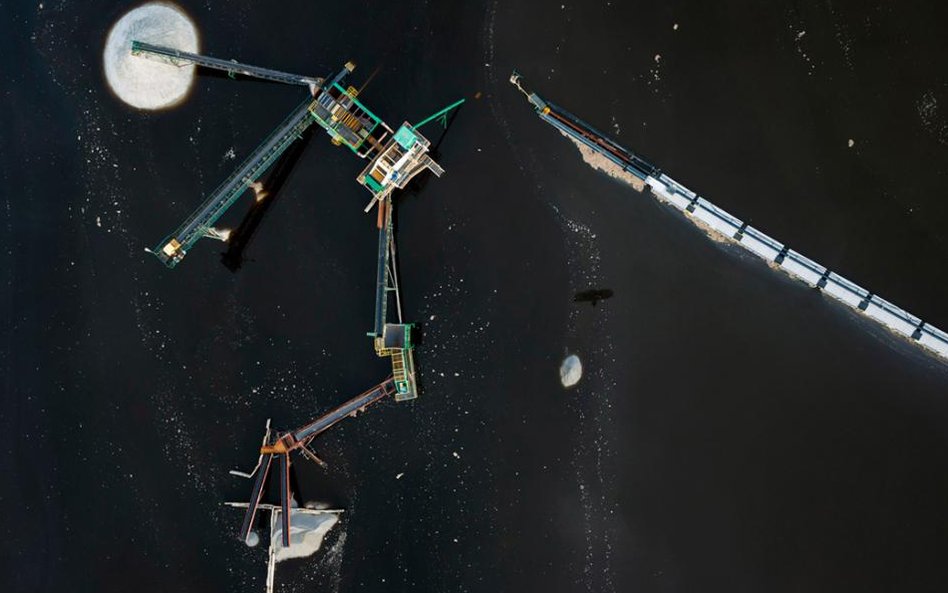 Kacper Kowalski, „Kosmos”, kompozycja nr 8 z kolekcji „Powódź z Nieba - Sandomierz 2010” z cyklu „Ef