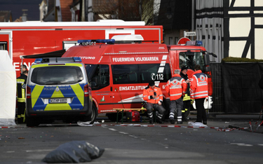 Niemcy: 52 rannych po tym, jak samochód wjechał w tłum
