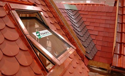 Fakro oskarża Veluksa