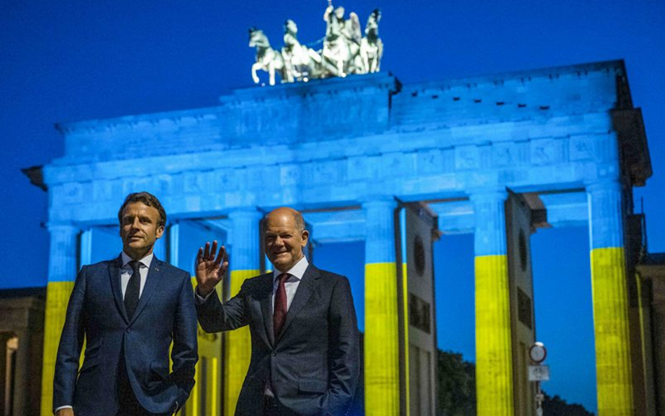 Emmanuel Macron tradycyjnie w pierwszą zagraniczną podróż po wygranych wyborach udał się do Berlina.