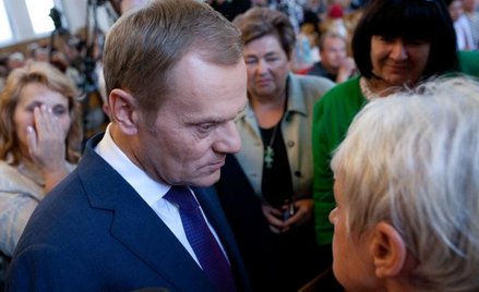 Samorządowcy się skarżą, że rząd Donalda Tuska daje nauczycielom podwyżki, ale nie przekazuje gminom