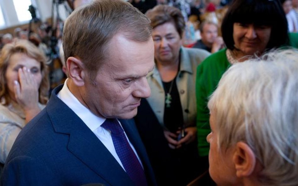 Samorządowcy się skarżą, że rząd Donalda Tuska daje nauczycielom podwyżki, ale nie przekazuje gminom