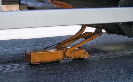 Dzięki temu łącznikowi samochód może się ładować, jadąc drogą