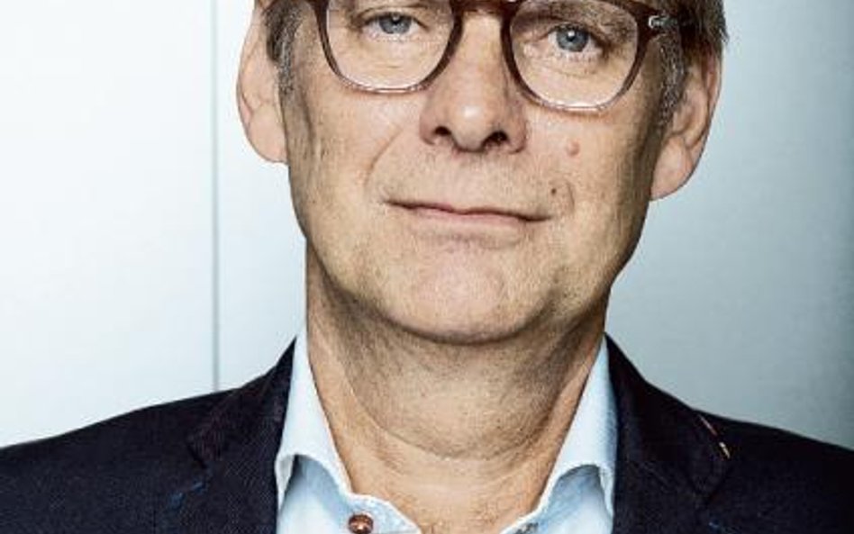 Joergen Bang-Jensen, prezes operatora sieci Play, uważa, że przez sześć miesięcy nie napłyną na ryne
