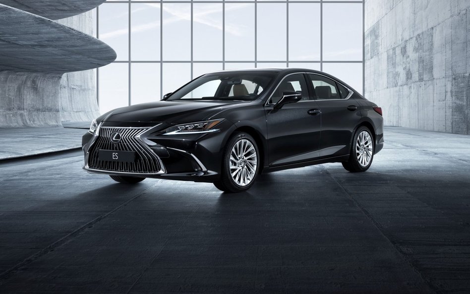Lexus ES: Z przednim napędem