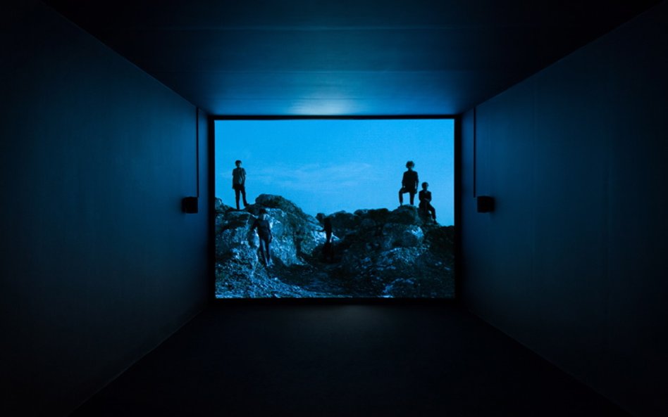 Agnieszka Polska, Future Days, 2013, wideo, kolaż na papierze