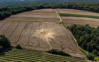 Miejsce upadku rosyjskiej rakiety w miejscowości Tarnawa-Kolonia