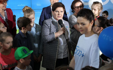 Premier Beata Szydło nawiązuje do programu 500+ kiedy tylko może.